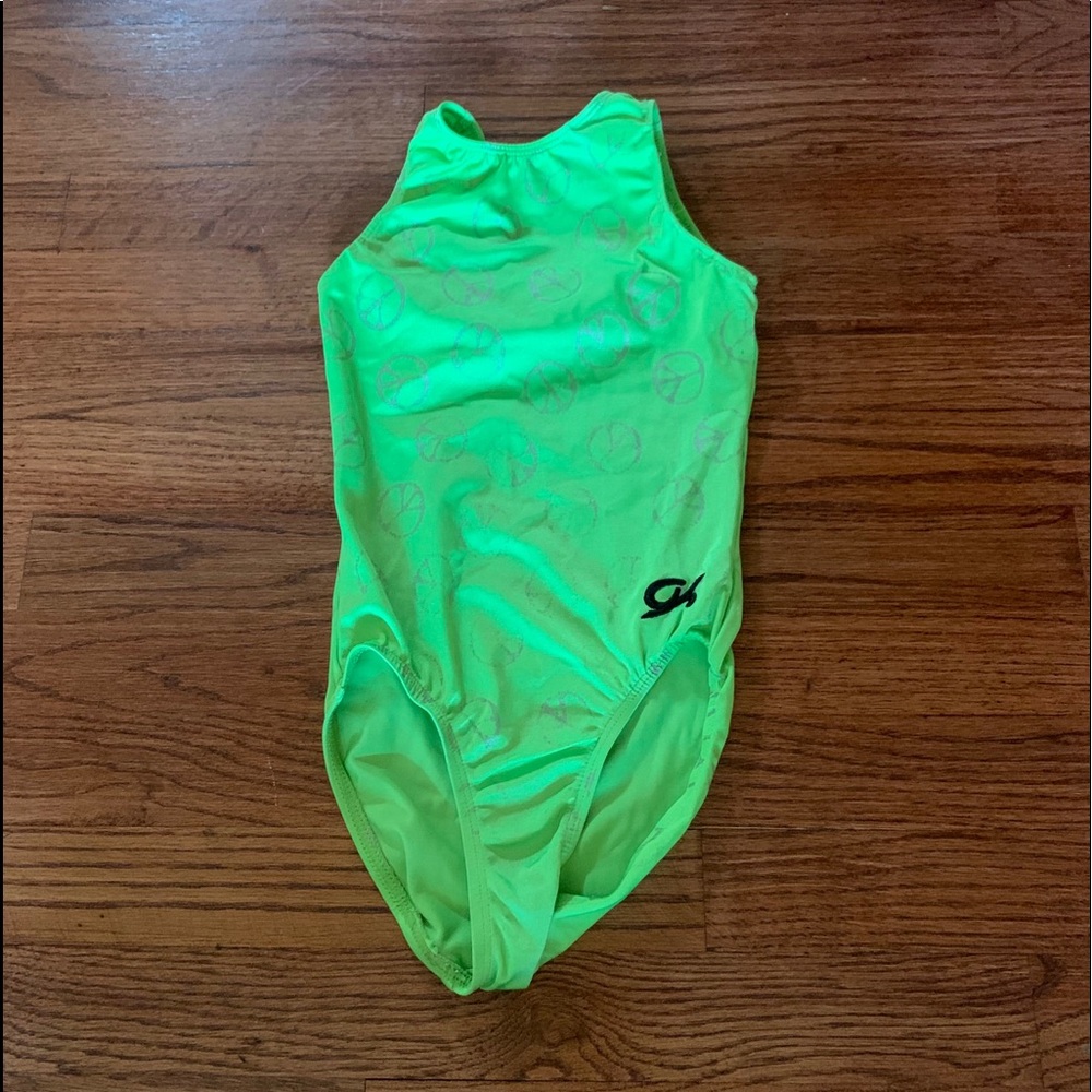 Green peacesign gk Leo chins medium